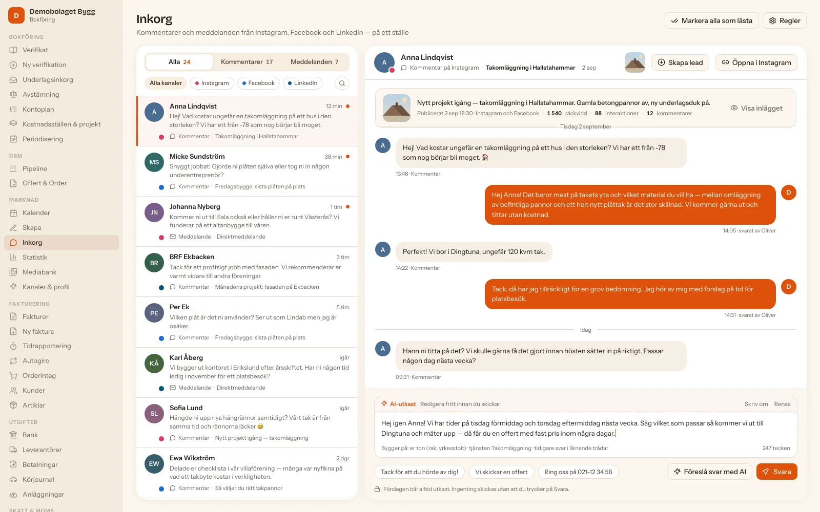 Mockup av inkorgen: en lista med kommentarer från Instagram och Facebook, en öppnad tråd där en villaägare frågar om priset på takomläggning, tidigare svar från företaget, och ett AI-utkast till nästa svar med knappen Svara.